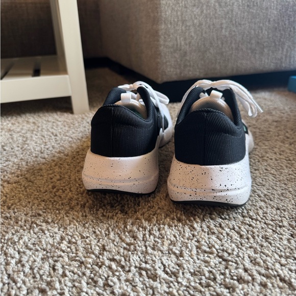 Brand New Women’s Nike Shoes - Picture 3 of 4